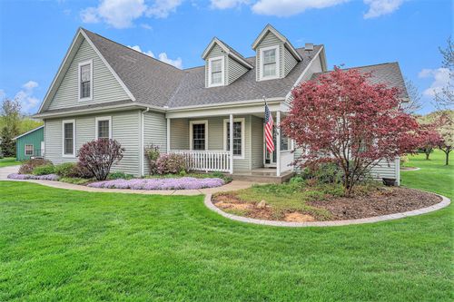 70653 Sterling Dr, Edwardsburg, MI, 49112-8302 | Card Image