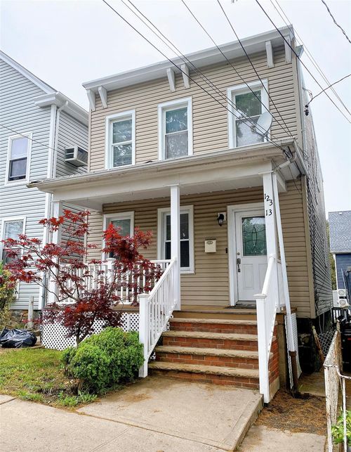 123 13th Ave, College Point, NY, 11356-1709 | Card Image