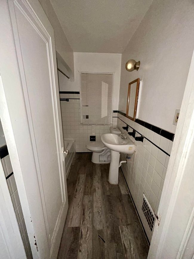 Bathroom | Image 8