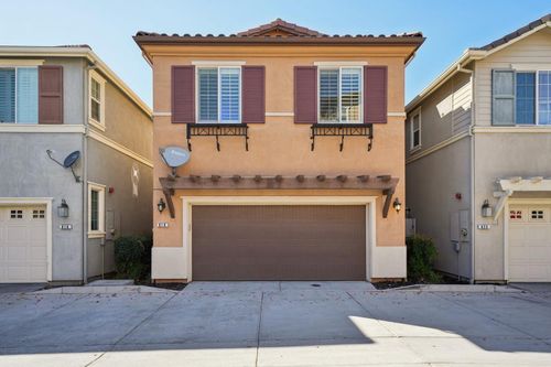 818 Queen Palm Ln, Brentwood, CA, 94513-4647 | Card Image