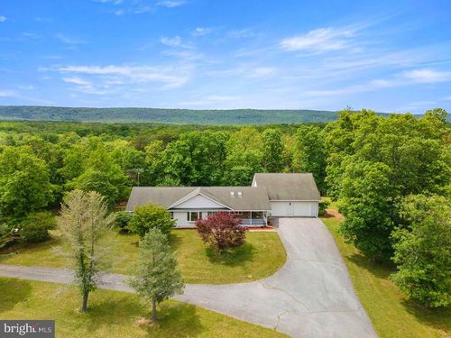 324 Sleepy Creek Rd, HEDGESVILLE, WV, 25427-3083 | Card Image