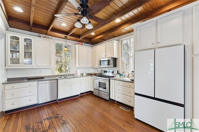 Beautiful appliances and gas stove for the inner chef in you | Image 17