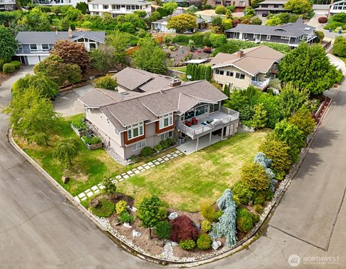 17236 Ne 6th Pl, Bellevue, WA, 98008-4137 | Card Image