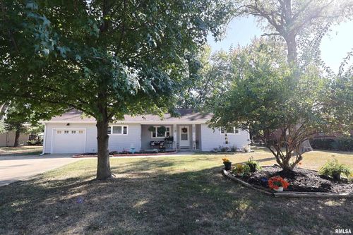 11 Ridge Rd, Centralia, IL, 62801-4432 | Card Image