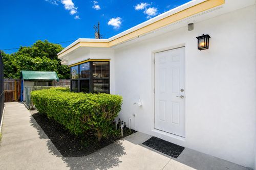 rear-1316 Date Palm Dr, Lantana, FL, 33462-1402 | Card Image