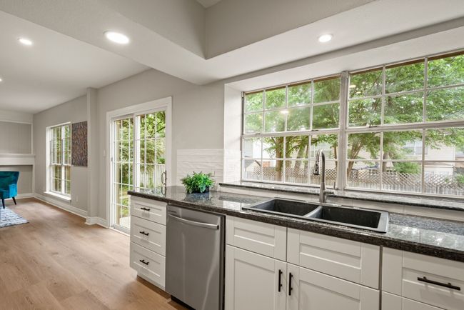 With plenty of space for entertaining, there's perfect flow between each space and even outside! | Image 12