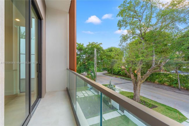 4951 University Dr, Townhouse with 3 bedrooms, 5 bathrooms and null parking in Coral Gables FL | Image 32