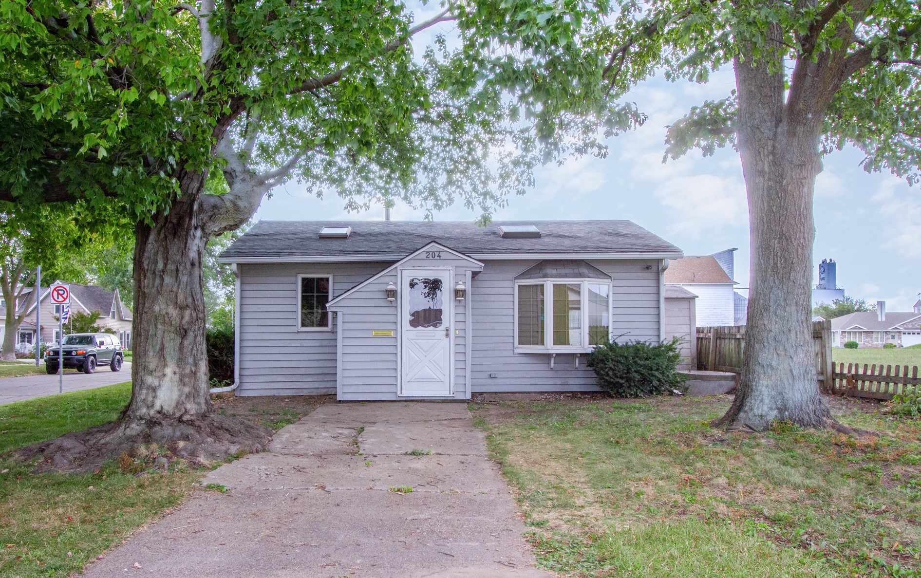 3rd St, Pella, IA 50219