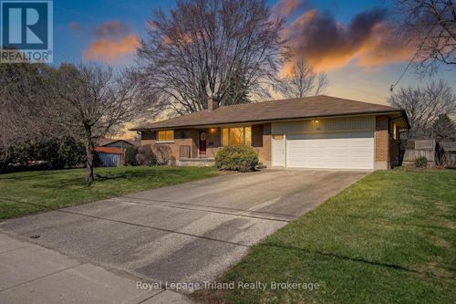 196 Washington St, Thamesford, ON, N0M2M0 | Card Image