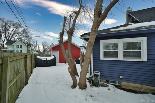 1134 Water St, Port Huron, MI, 48060-4422 | Card Image