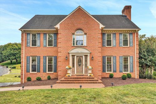 4557 Chippenham Dr, Roanoke, VA, 24018-3879 | Card Image