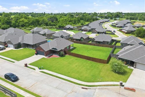 20559 Creekside Drive, Harrah, OK, 73045 | Card Image