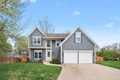15451 S Bradley Dr, Olathe, KS, 66062-7012 | Card Image