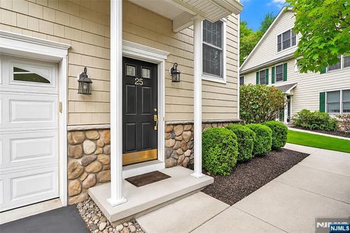 25 Woods Edge Rd, Old Tappan, NJ, 07675-7469 | Card Image