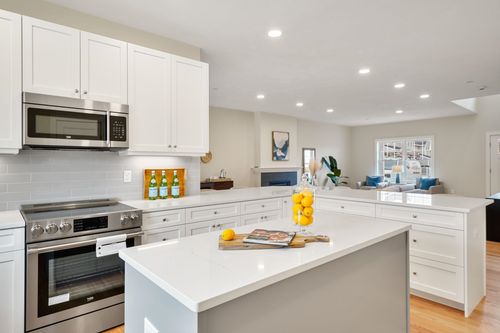 28-73 Driftwood Cir, Sandown, NH, 03873-2257 | Card Image