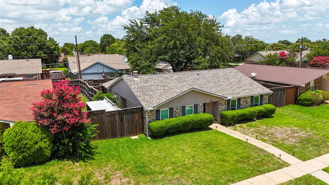 Ranch-style house featuring stone siding and roof with shingles | Image 31