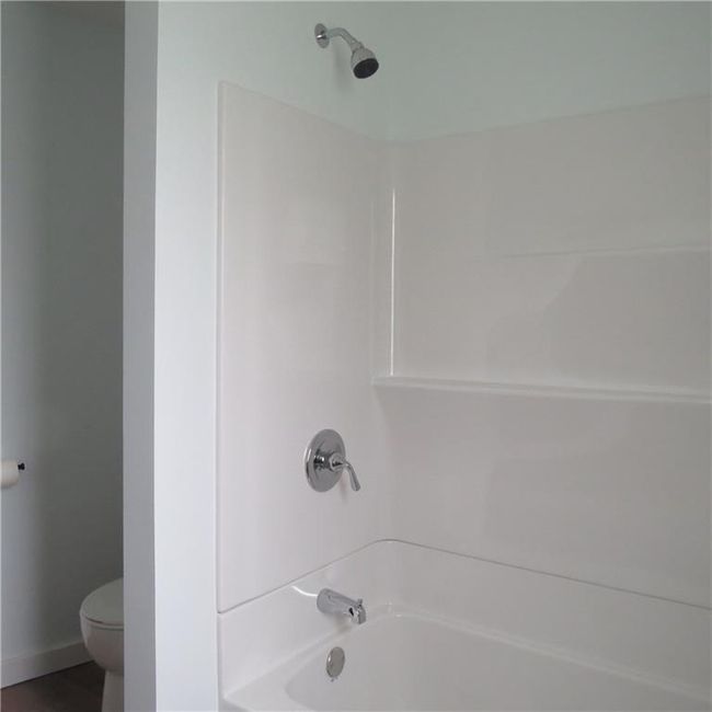 shower/ tub combo | Image 15