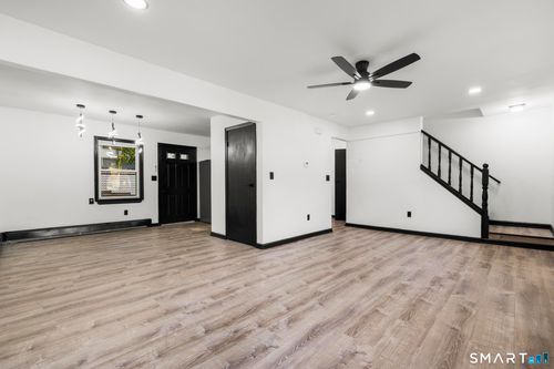 571 Garden St, Hartford, CT, 06112-1920 | Card Image