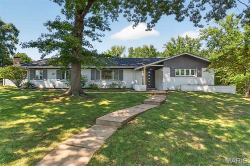 8 Haven View Dr, Creve Coeur, MO, 63141-7902 | Card Image