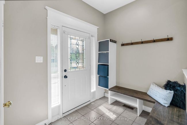 172 Denise Cir, House attached with 4 bedrooms, 4 bathrooms and 2 parking in Newmarket ON | Image 5