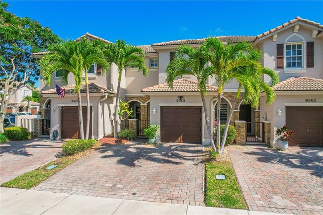 9369 Sw 221 St St, Townhouse with 2 bedrooms, 3 bathrooms and null parking in Cutler Bay FL | Image 4