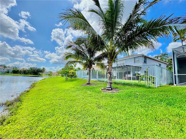 16515 Ruby Lk, House other with 4 bedrooms, 3 bathrooms and null parking in Weston FL | Image 38