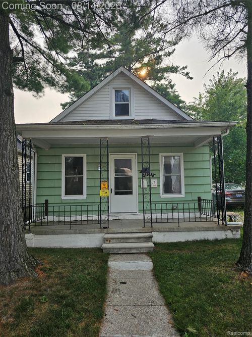 22049 Cushing Ave, Eastpointe, MI, 48021-2430 | Card Image