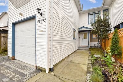 32572 Bobcat Dr, Home with 3 bedrooms, 1 bathrooms and 5 parking in Mission BC | Image 3