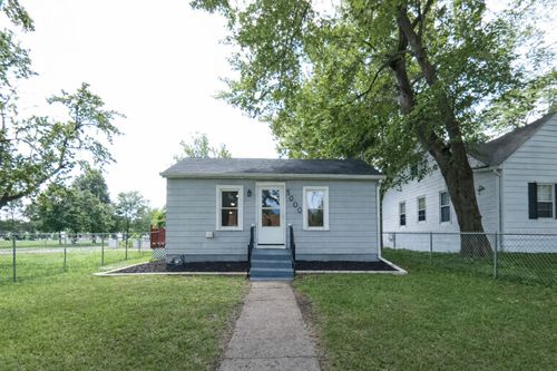 5000 Hickman Rd, Des Moines, IA, 50310-3313 | Card Image