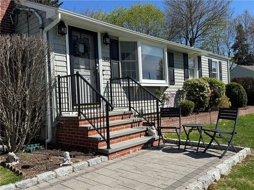 132 Scenic Dr, Cranston, RI, 02920-3142 | Card Image