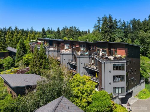 b203-620 Vineyard Ln, Bainbridge Island, WA, 98110-3800 | Card Image