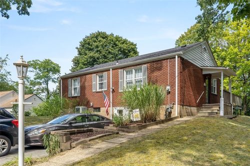 694 Oak St, Crescent, PA, 15046-5449 | Card Image