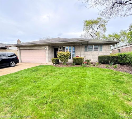 31090 Mc Namee, Fraser, MI, 48026-2705 | Card Image