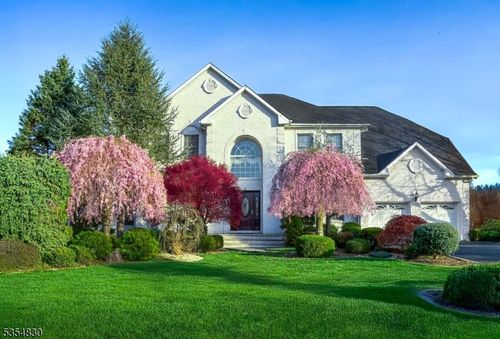 8 Softwood Way, Warren, NJ, 07059-6791 | Card Image