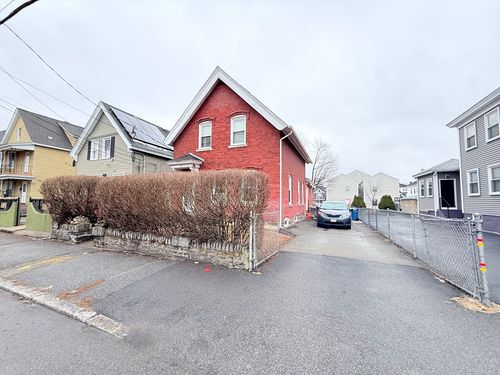 142 Abbott St, Lawrence, MA, 01843-1806 | Card Image