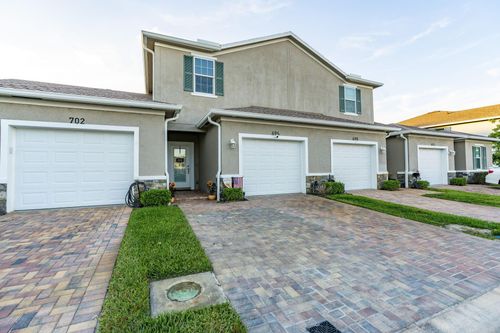 696 Ne Waters Edge Ln, Port St. Lucie, FL, 34983-3533 | Card Image
