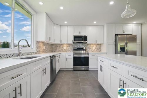 1652 Bonser Rd, Saylorsburg, PA, 18353-7839 | Card Image