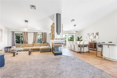 124 Beach Oak Ave, Henderson, NV, 89002-5132 | Card Image