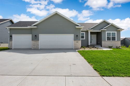 1442 Cardinal Dr, Fairfax, IA, 52228-9659 | Card Image
