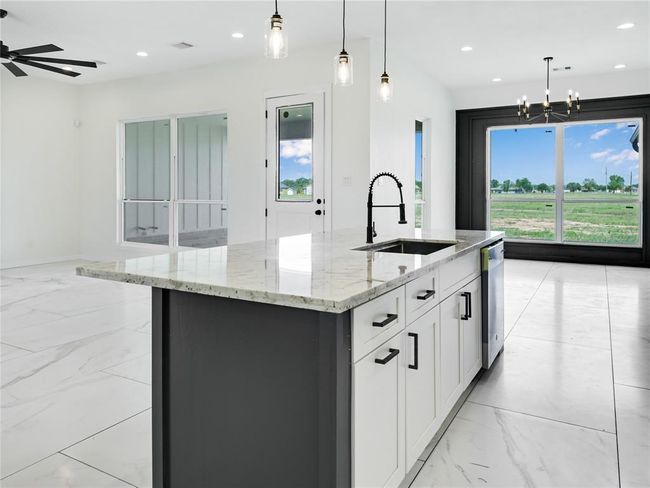 820 Angus Trl, House other with 5 bedrooms, 4 bathrooms and 2 parking in Angleton TX | Image 7