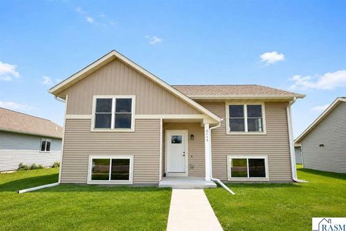2113 Lunden St, Saint Peter, MN, 56082-4532 | Card Image