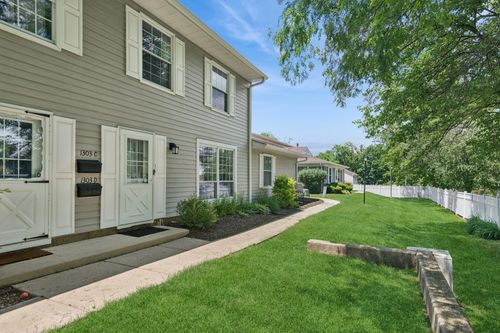 c-1303 Woodcutter Ln, Wheaton, IL, 60189-9150 | Card Image