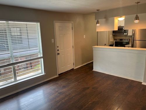 202-2821 Reagan St, Dallas, TX, 75219-6275 | Card Image