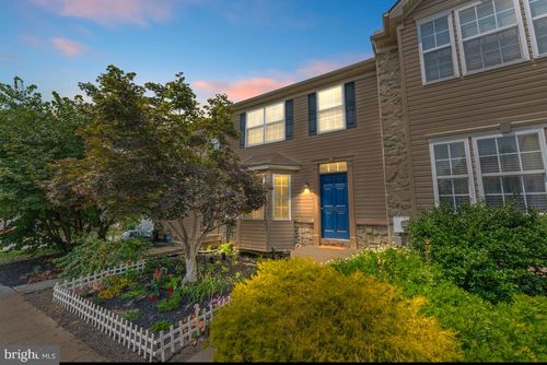 207 Cartledge Ln, MILLERSVILLE, PA, 17551-9562 | Card Image