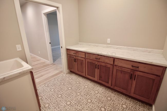 Laundry room off of master | Image 26