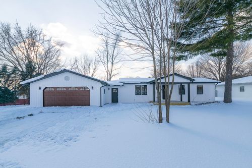 70908 Elkhart Rd, Edwardsburg, MI, 49112-9455 | Card Image