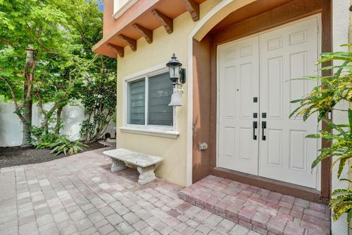 804 Ne 7th St, Fort Lauderdale, FL, 33304-2711 | Card Image