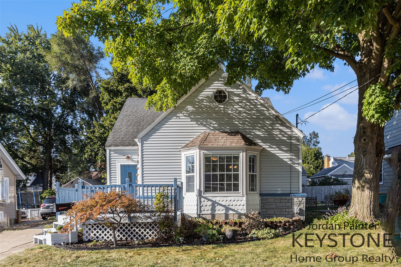 Hollywood St, Grand Rapids, MI 49505