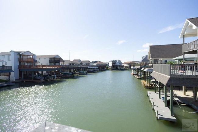 301 Commander Dr, House other with 3 bedrooms, 2 bathrooms and 1 parking in Tiki Island TX | Image 17
