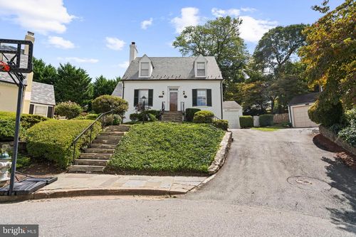 4909 Jamestown Ct, BETHESDA, MD, 20816-2708 | Card Image